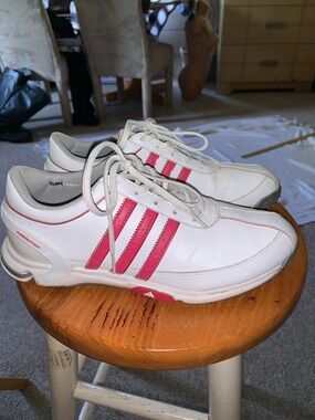 Adidas Traxion Lite FM Womens Golf Shoes White/Hot Magenta spikeless size 8